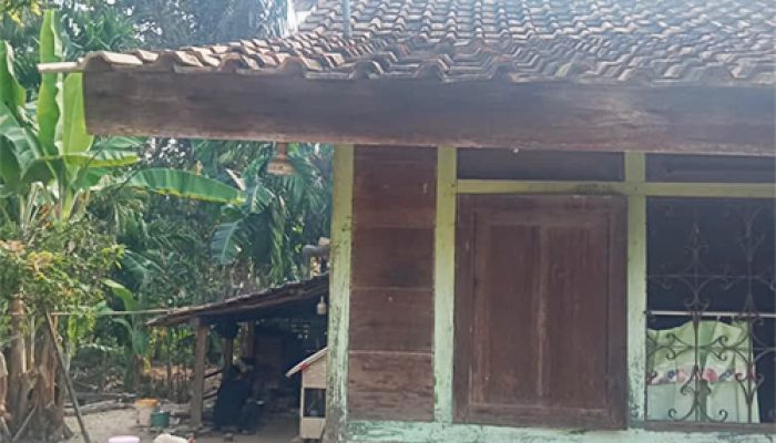 Warga Cemas Tiang Listrik PLN dan Kabel Semrawut