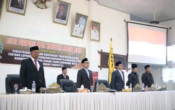 Plt Bupati Lamteng Komang Koheri Hadiri Persetujuan Bersama Ranperda LPJ APBD 2025